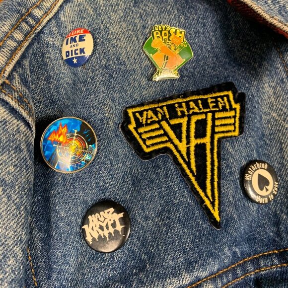 Vintage Levi's 46 Jean Denim Trucker Jacket 80's Band Patches Pins - Picture 10 of 14